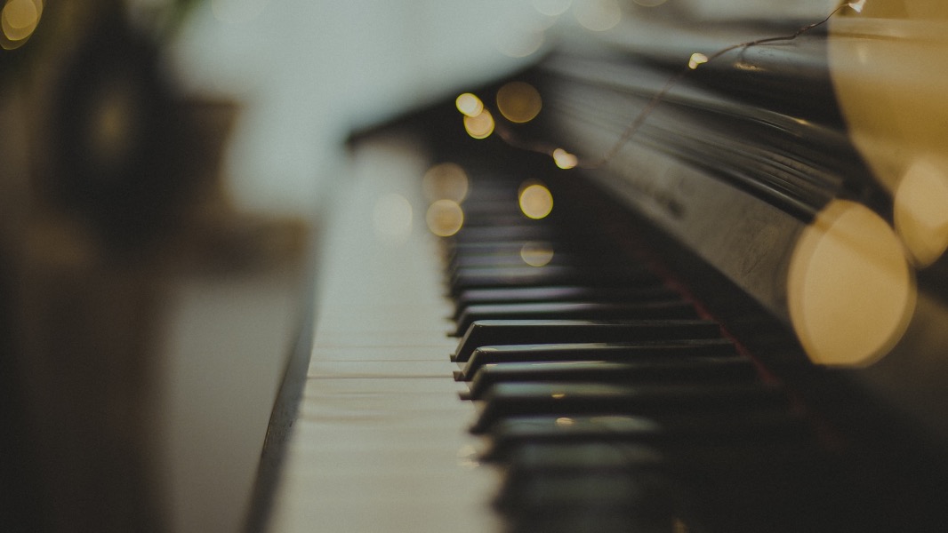 Piano som ska flyttas och transporteras