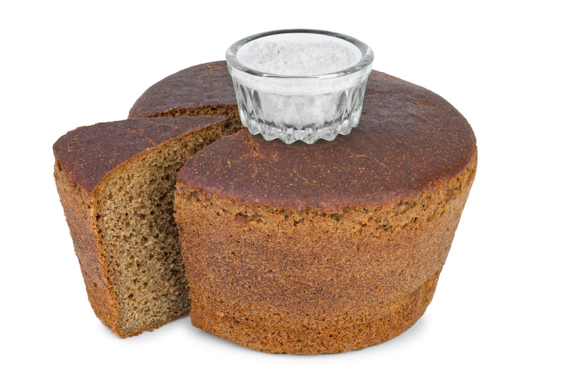 Symbolisk-inflyttningsgåva-bröd-och-salt