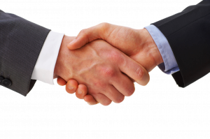 Mäklare skakar hand